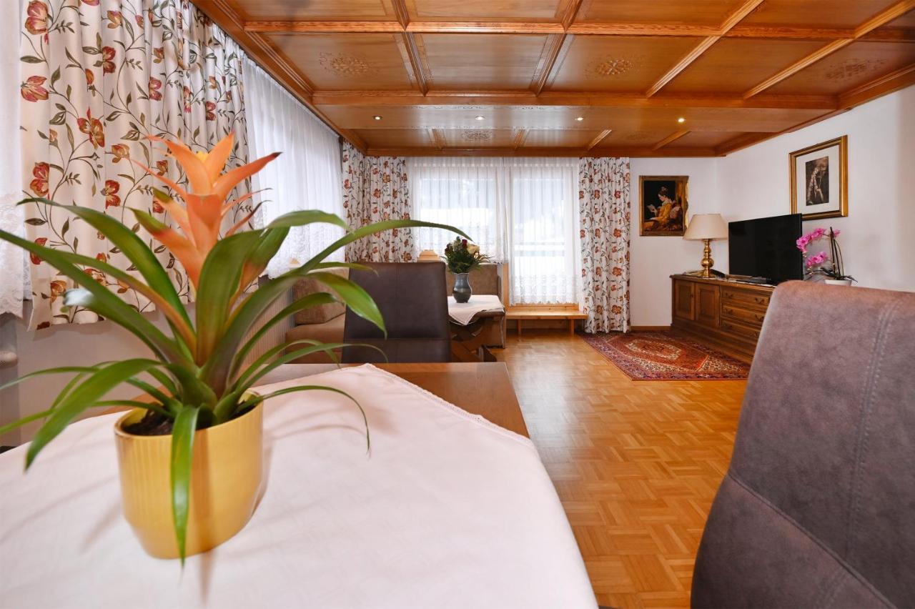 Hotel Montabella Schruns Esterno foto