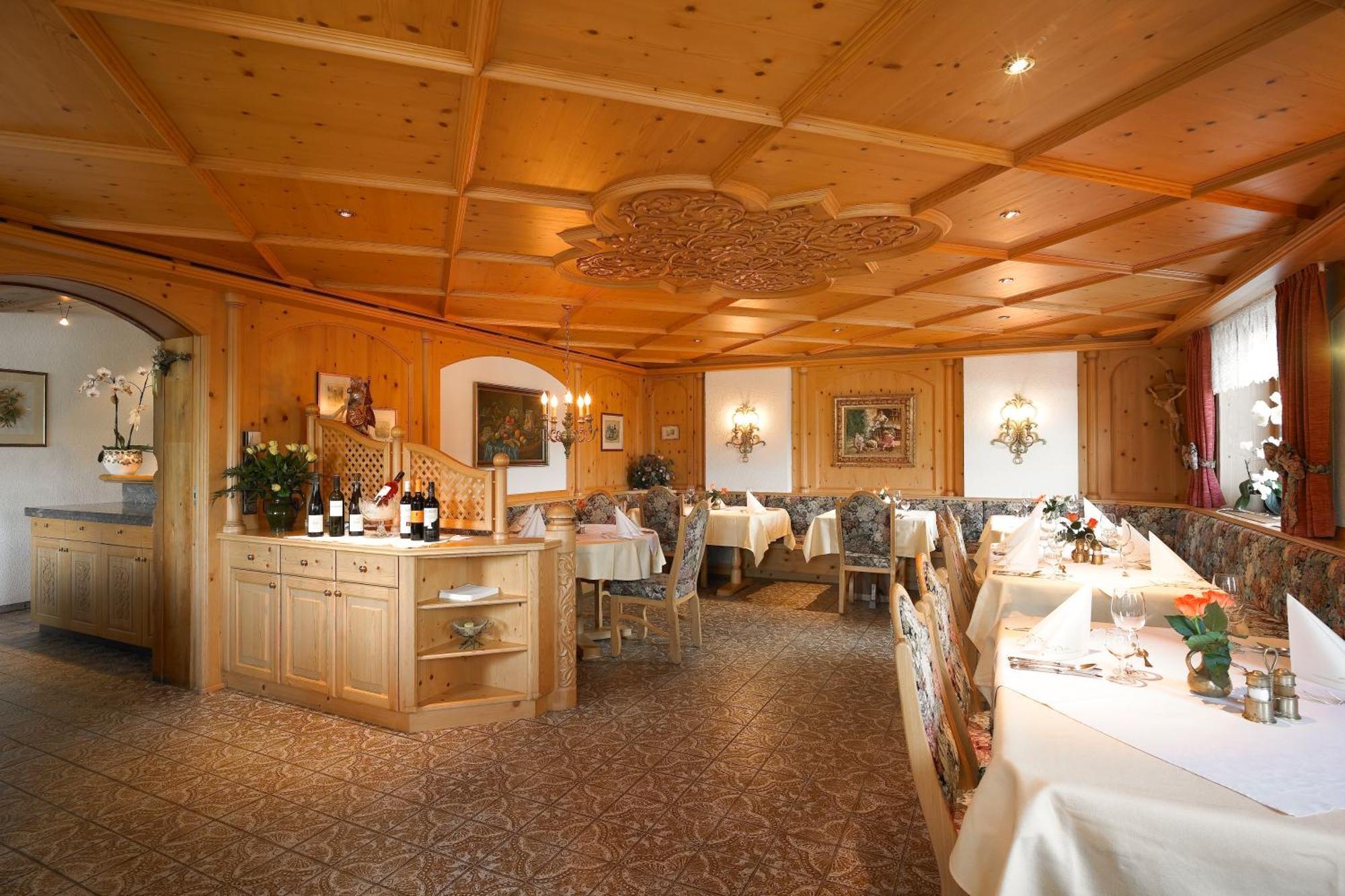 Hotel Montabella Schruns Esterno foto